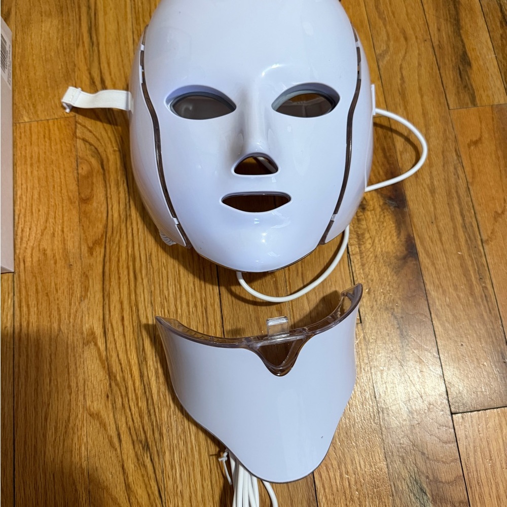 Amazon White LED Facial Mask and Chin Guard